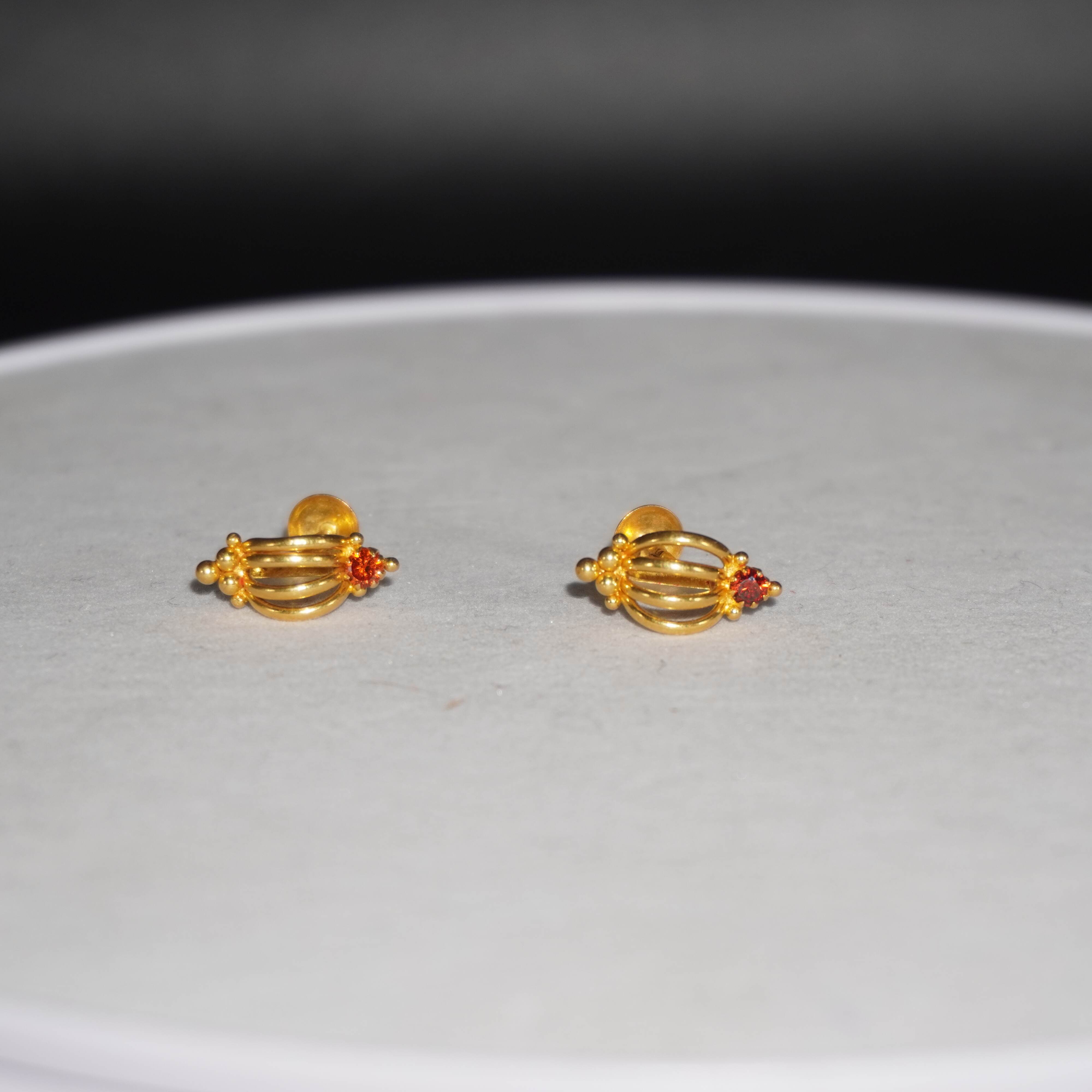 916 Gold Stylish Earrings