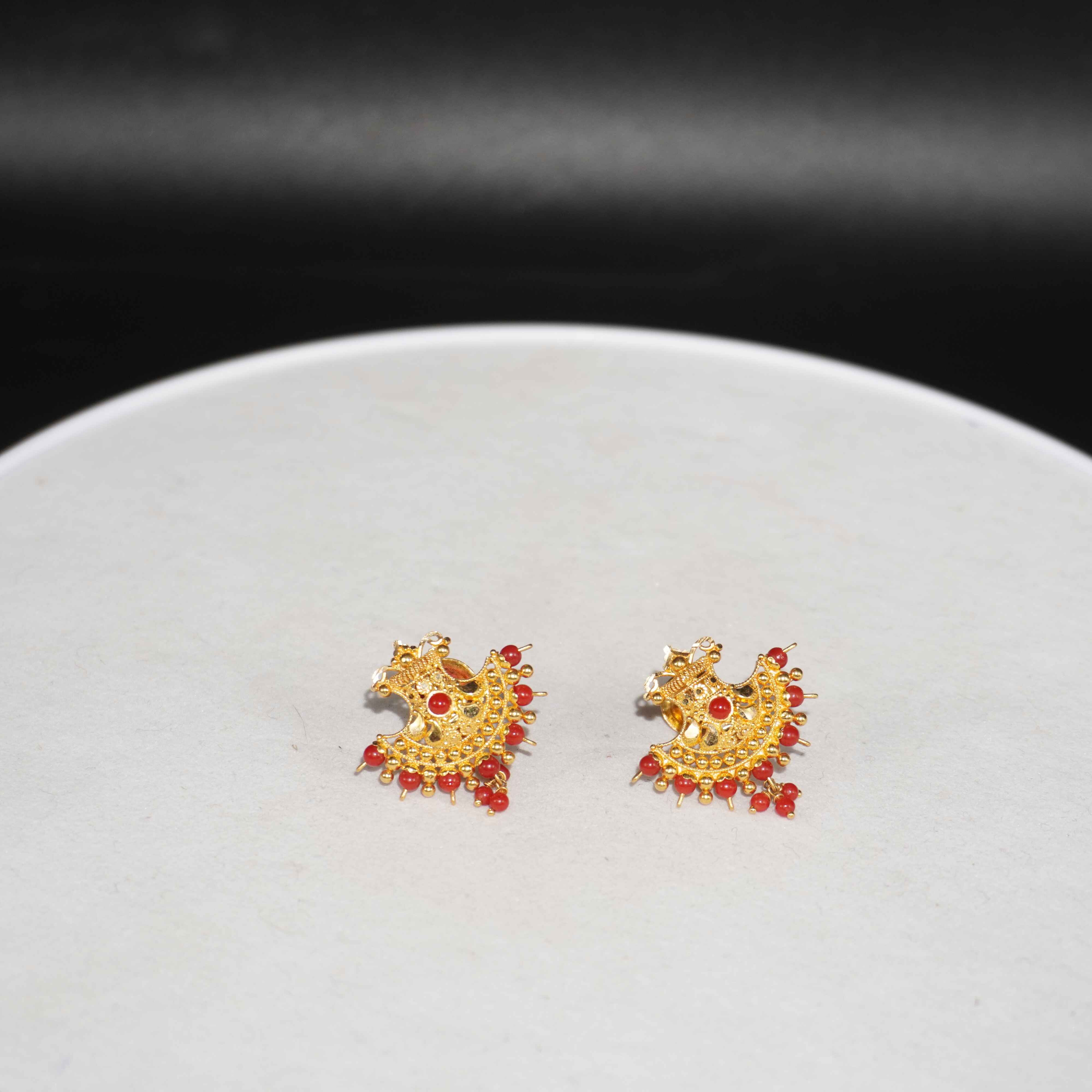 916 Gold Stylish Earrings