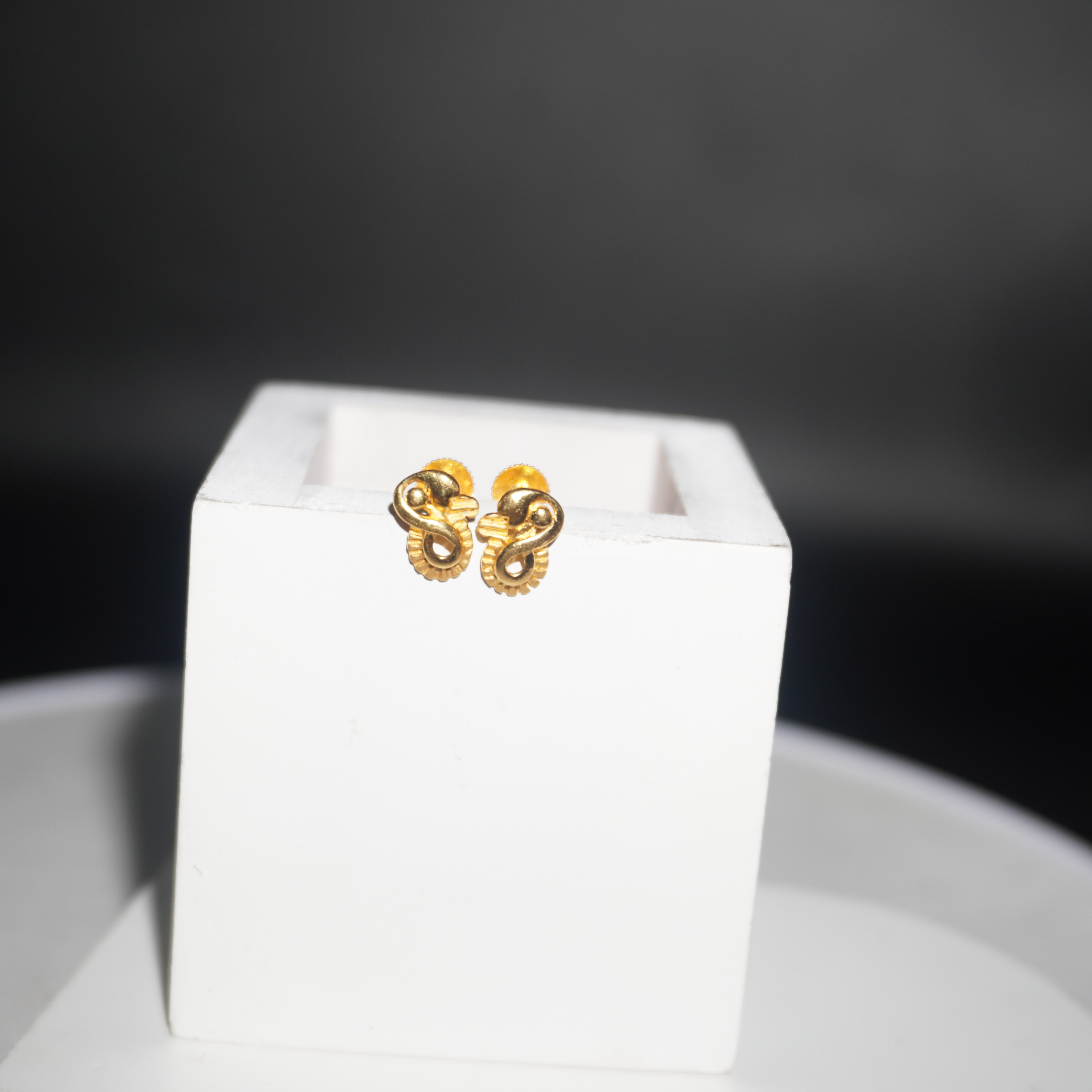 Gold Beautiful Plain Earrings 36R485