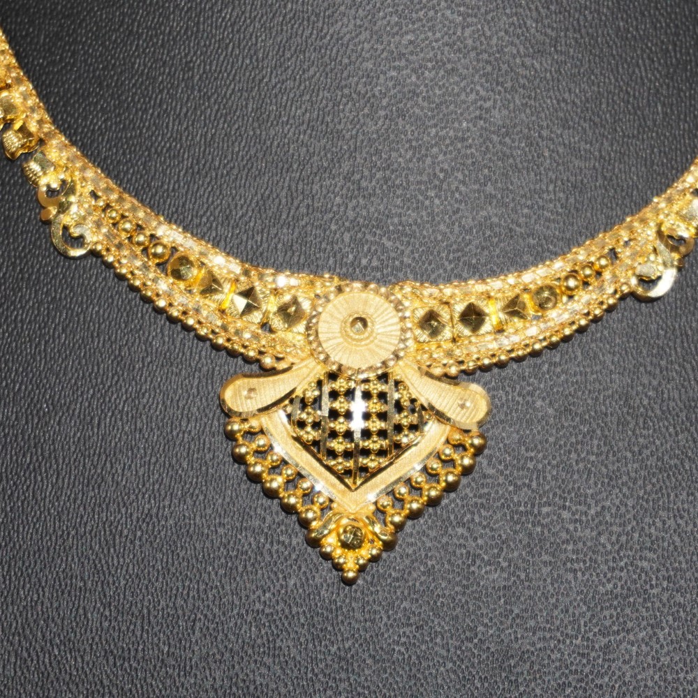 Gold Daily Wear Necklace 1006R5