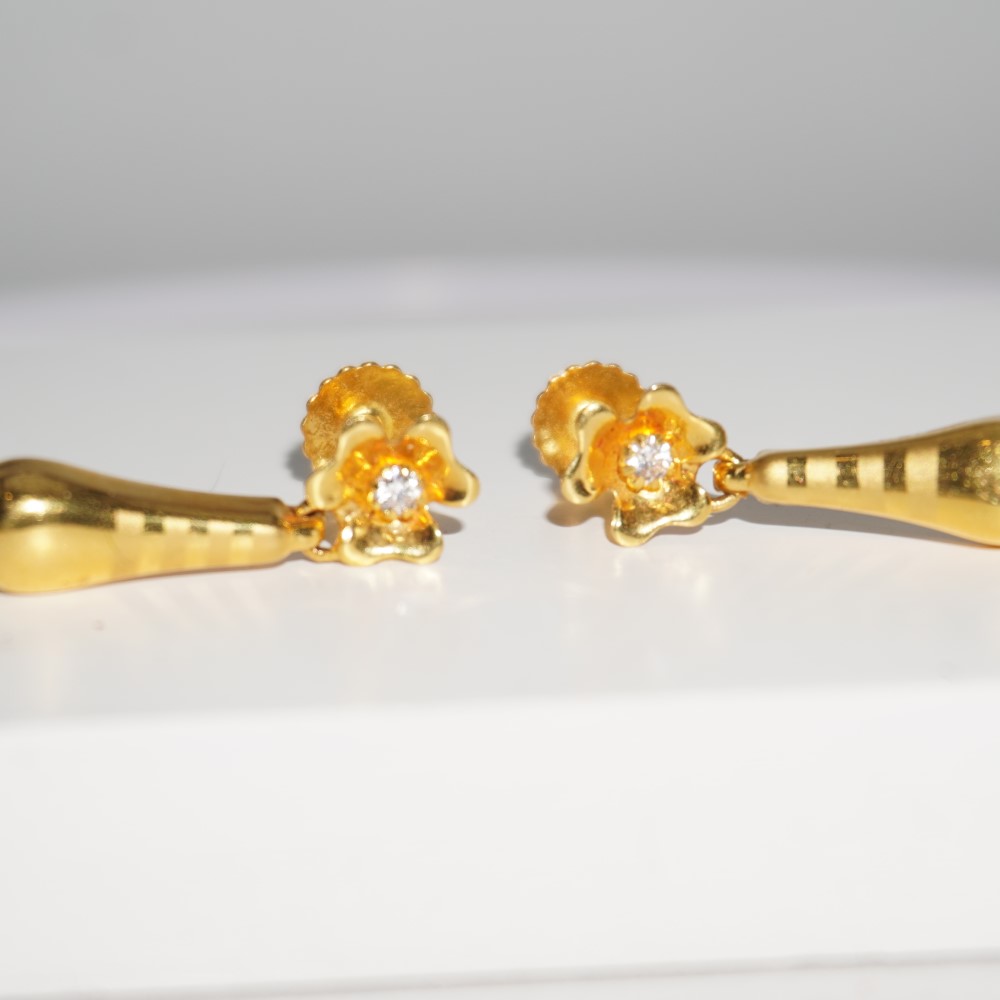 916 Gold Loopy Bends Earrings 36R365