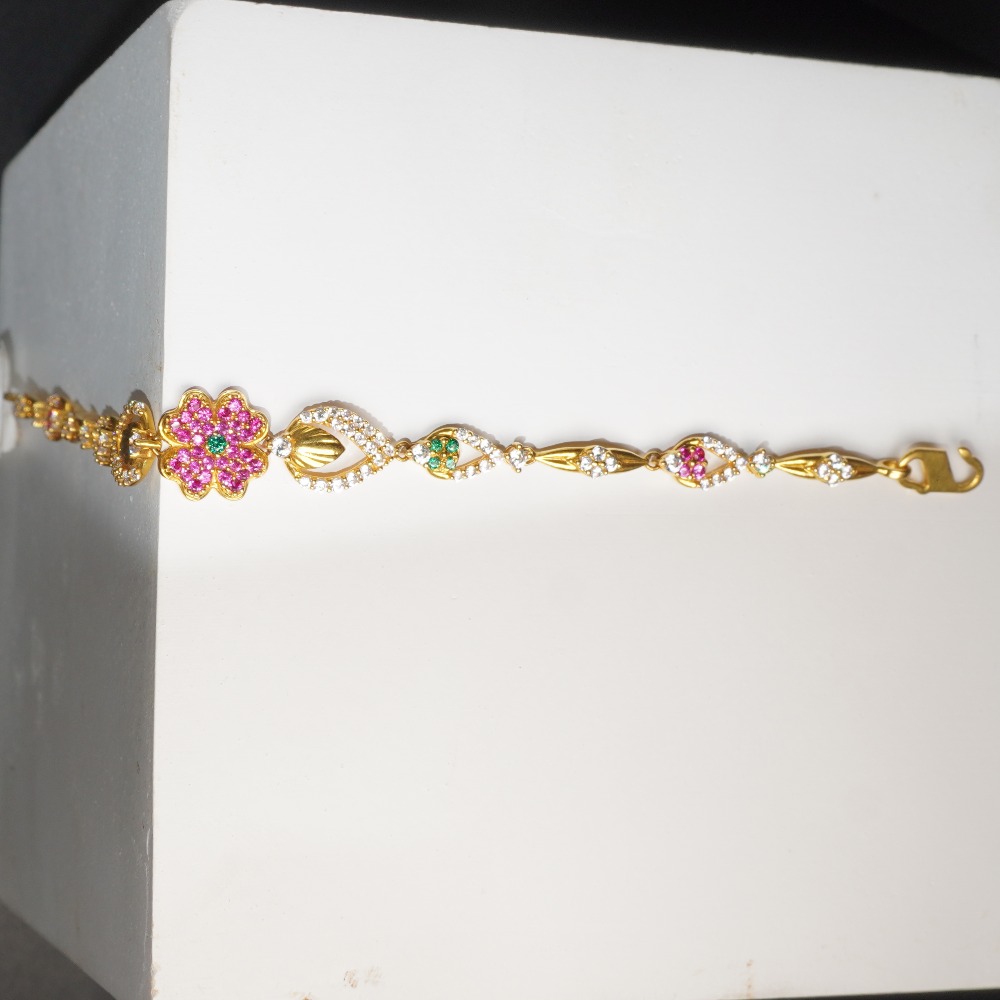 22kt fancy  desgin ladies bracelet