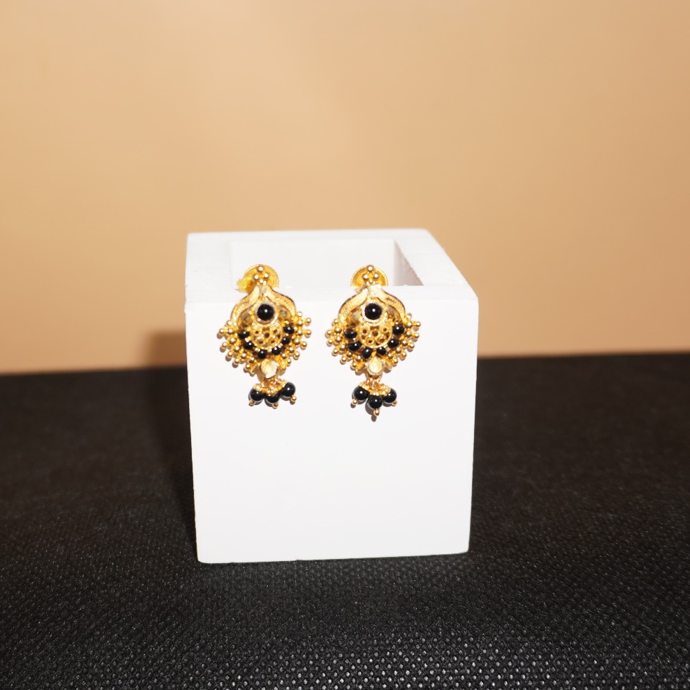 22kt Yellow Black Stone earrings