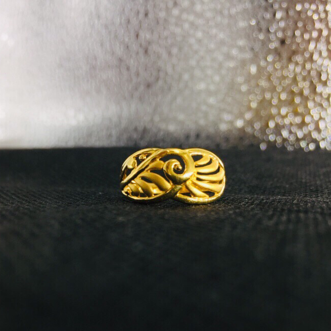 Gold Ladies Stylish Fancy Ring
