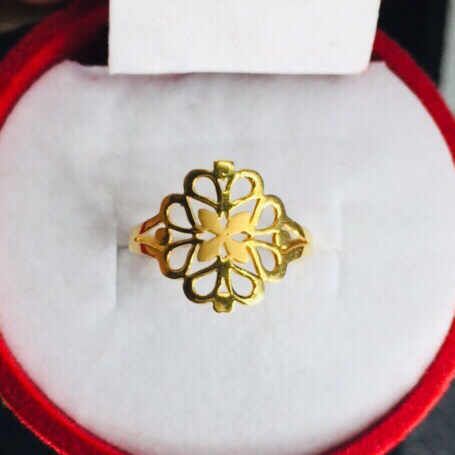 Plain Gold Ladies Fancy Ring