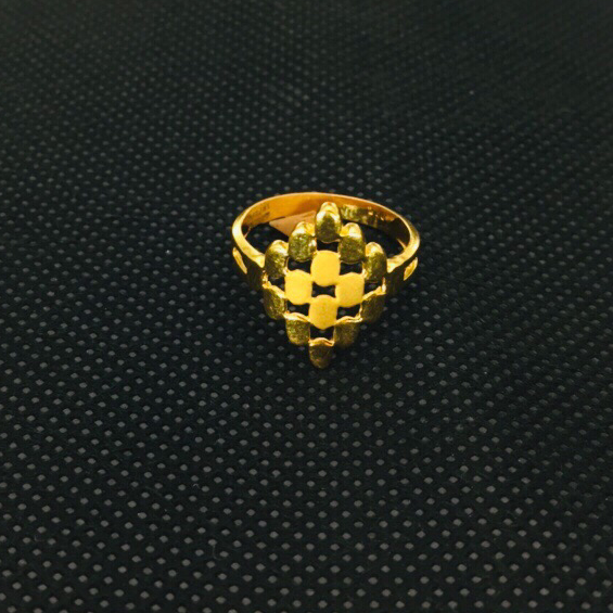 Gold Ladies Fancy Ring