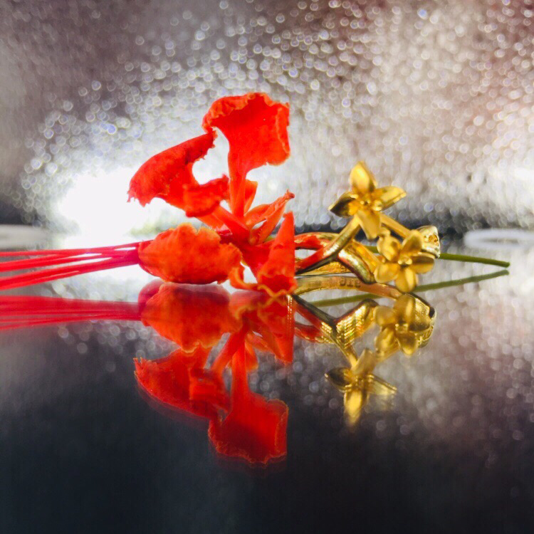 Gold Flower Design Ladies Ring - Image 2