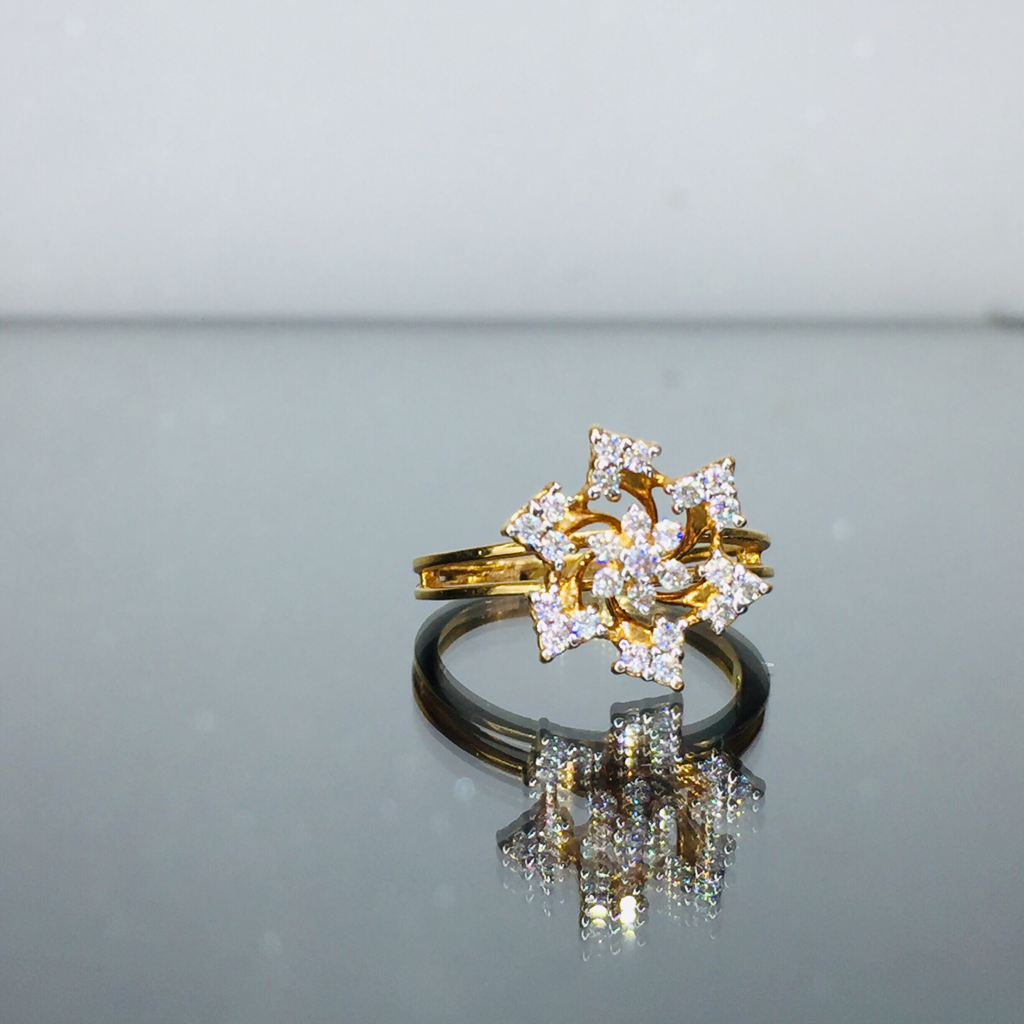 Gold Ladies Ring - Image 4