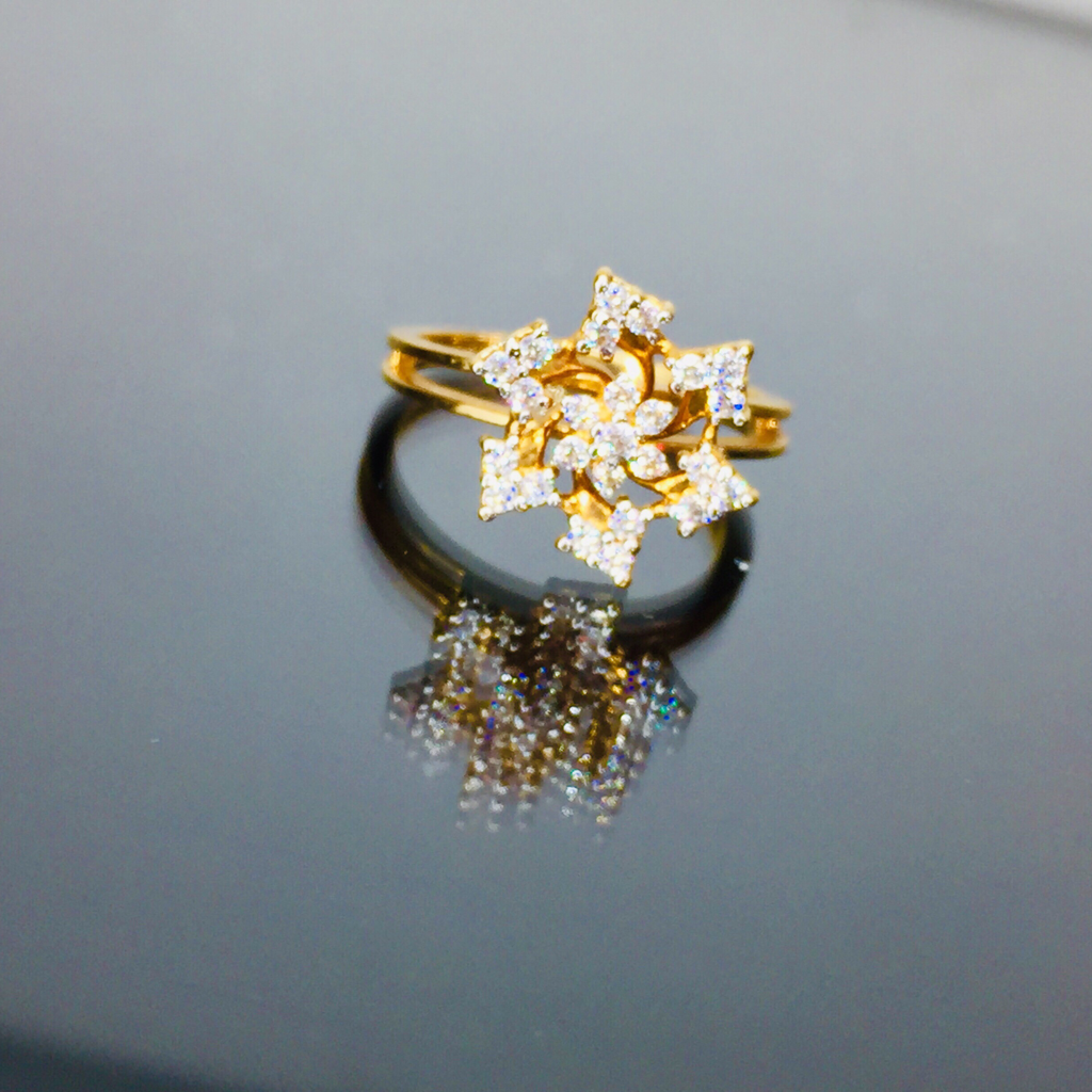 Gold Ladies Ring - Image 3