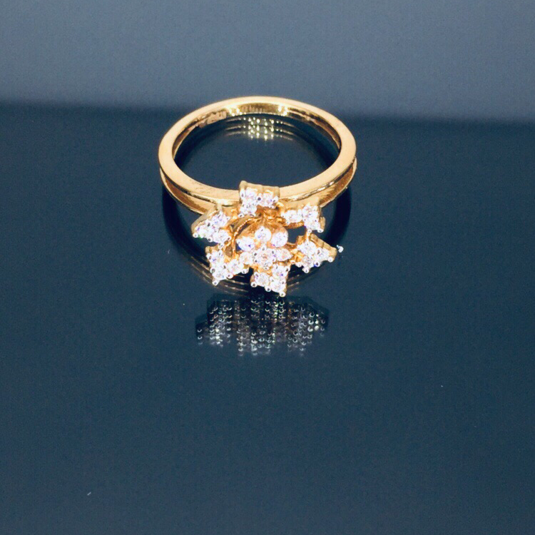 Gold Ladies Ring - Image 2