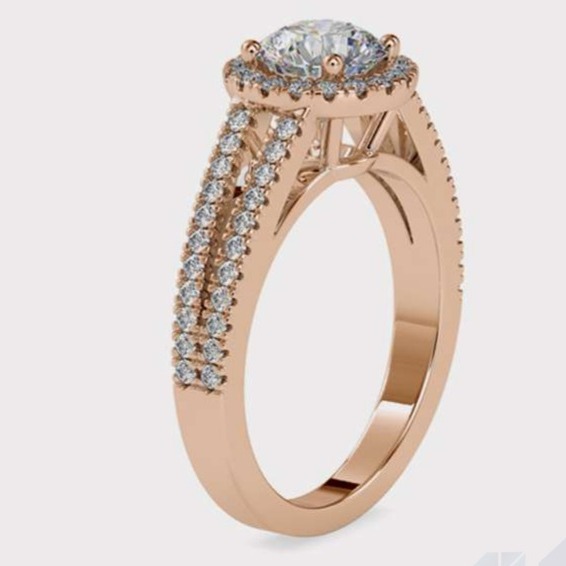 A different variety 18k gold ring 4.17 gms unisex ring with prongs