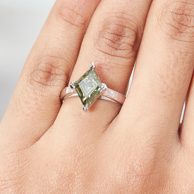 Green Kite Moissanite Diamond Ring for Women's