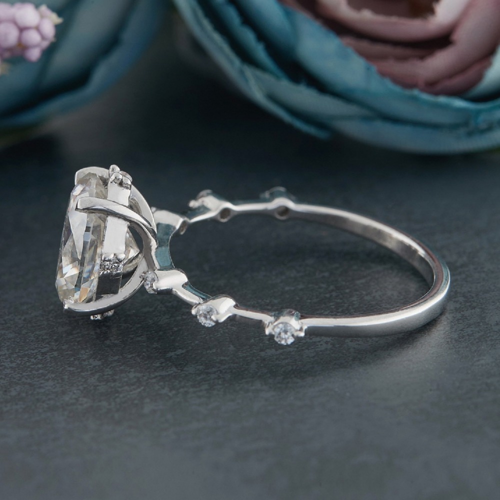 2.05ct Oval Engagement Ring in Platinum