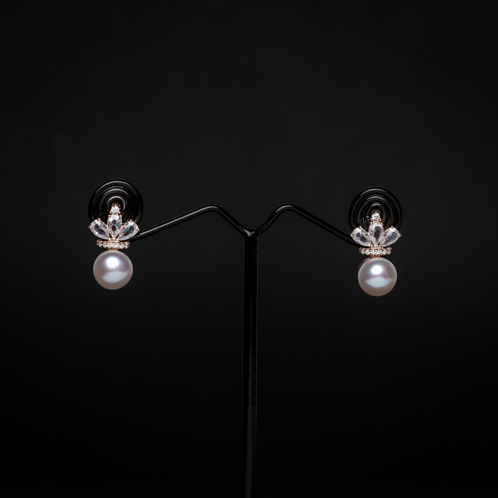 Rositaa Attractive Rose Gold & Silver Crown With Pearl Earring