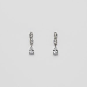 Silver elegant neckline with drop earrings