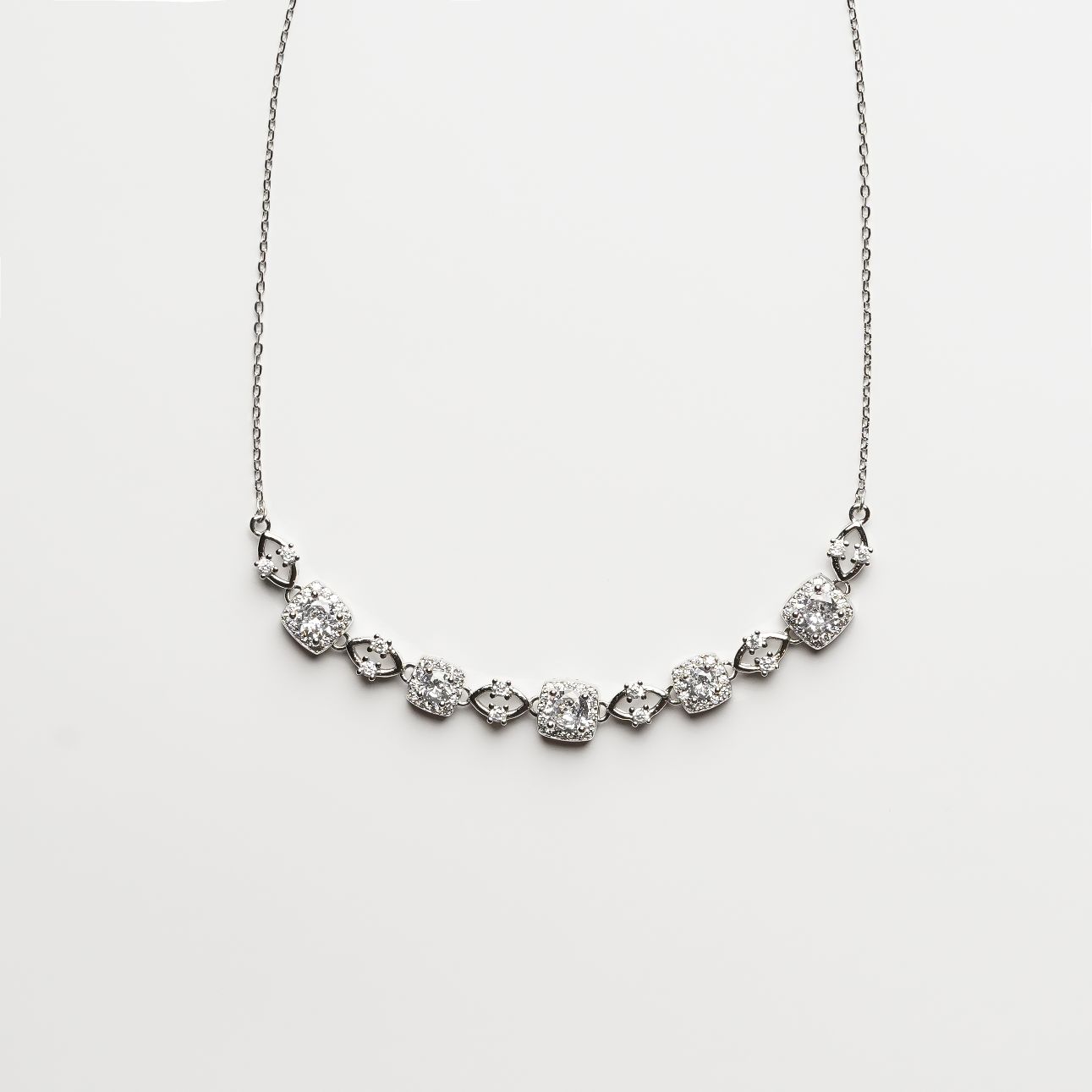 Silver elegant zircon neckline with earrings