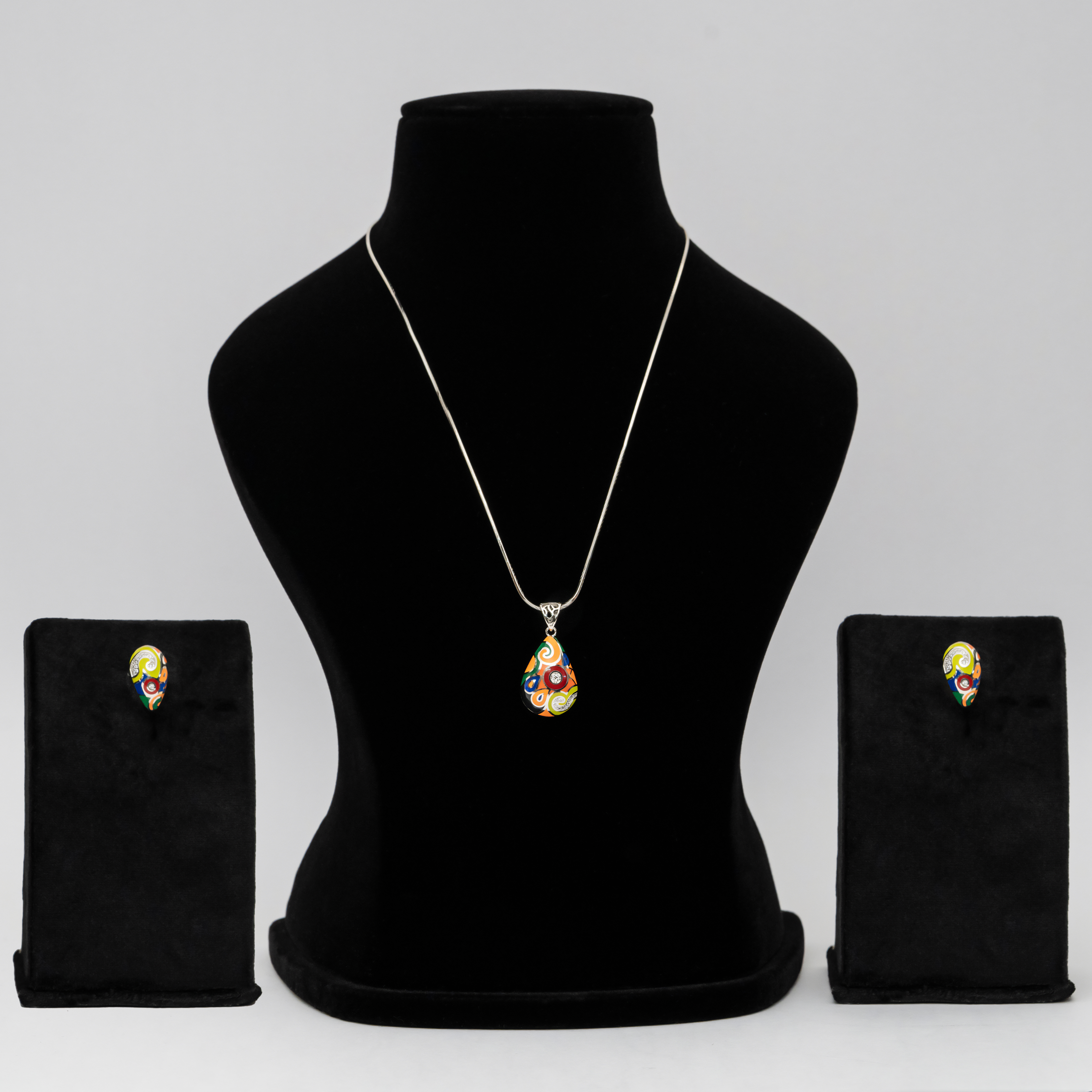 Rositaa Stunning Pendant Set