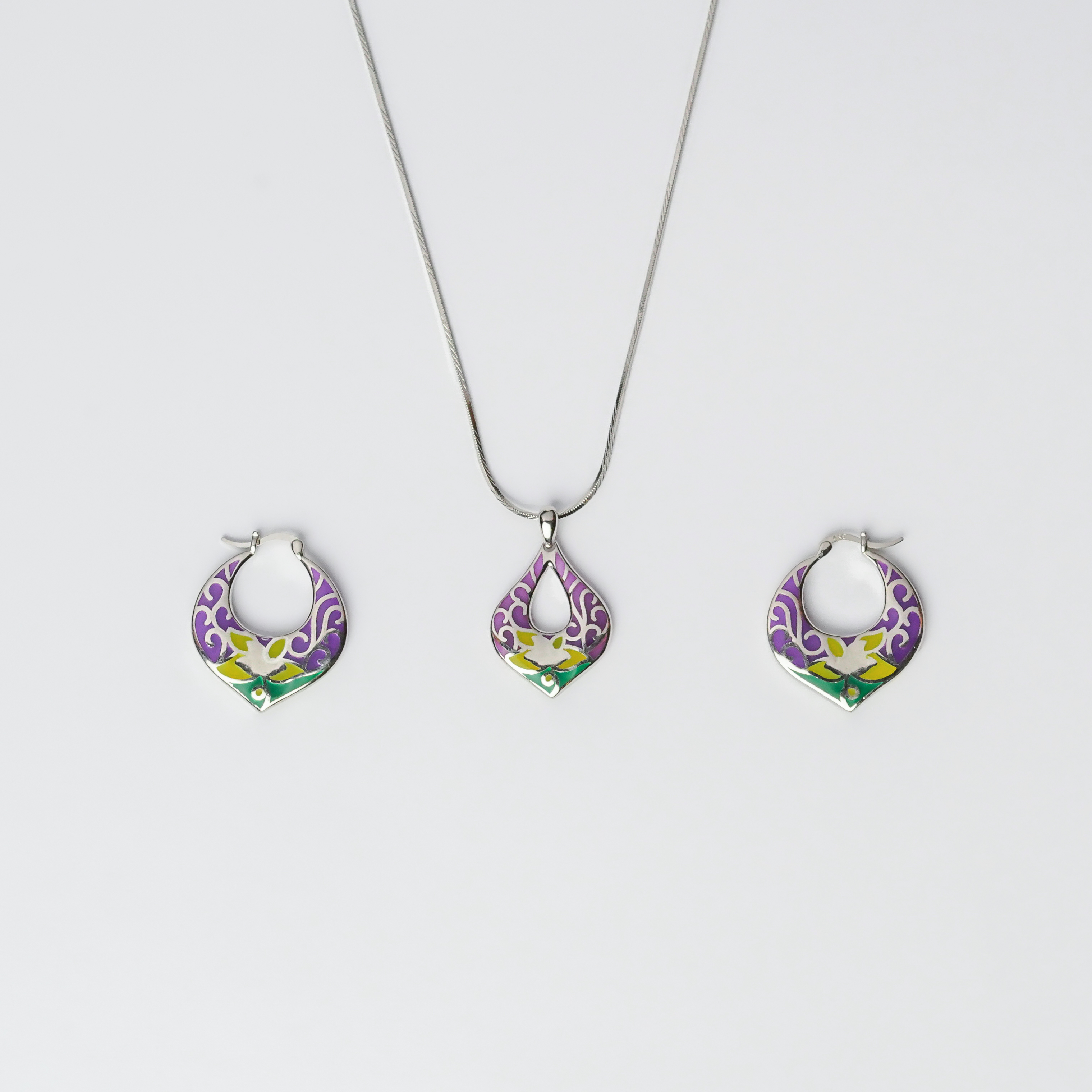 Beautiful Mother Of Pearl Pendant Set