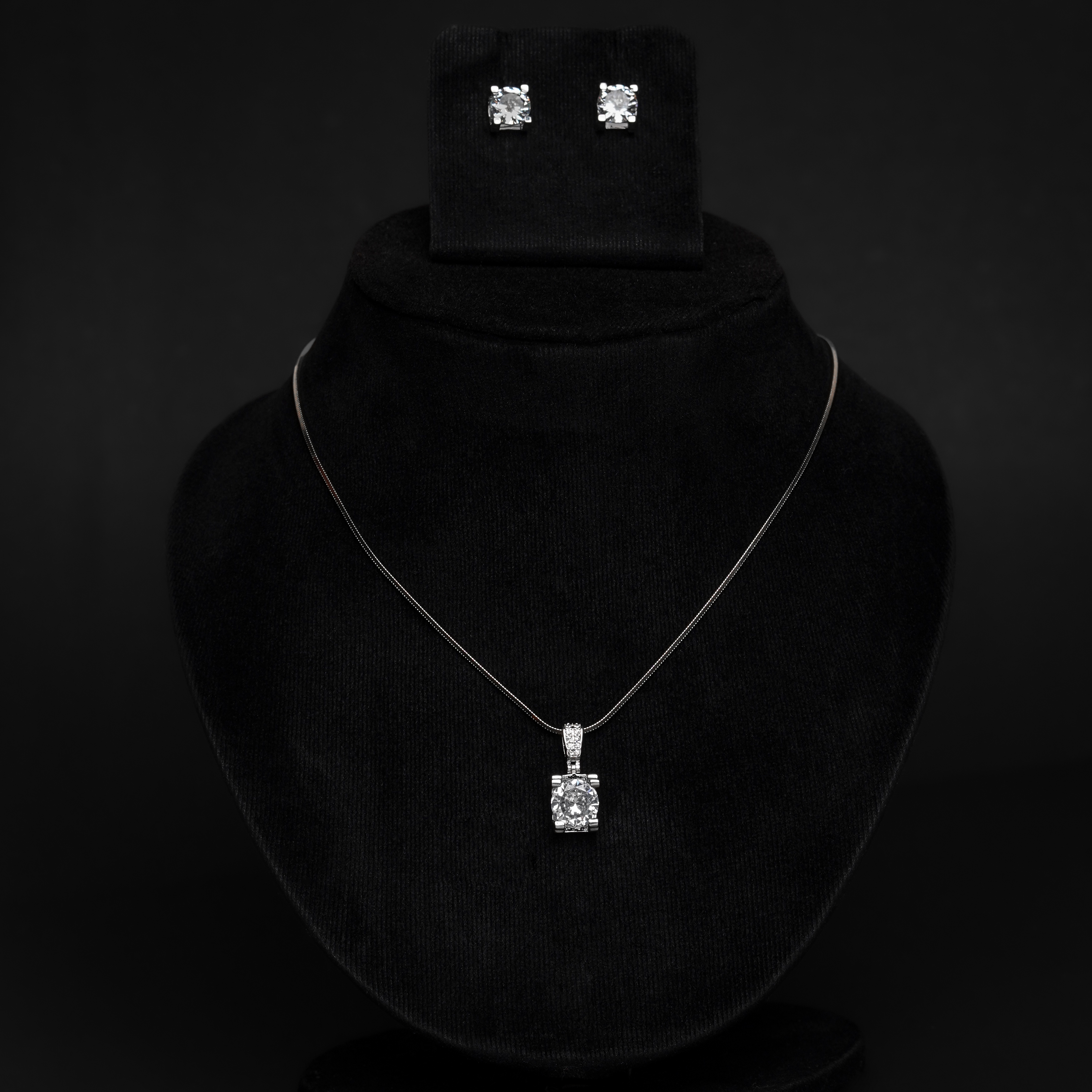 Rositaa Marvelous Stone Pendant Set
