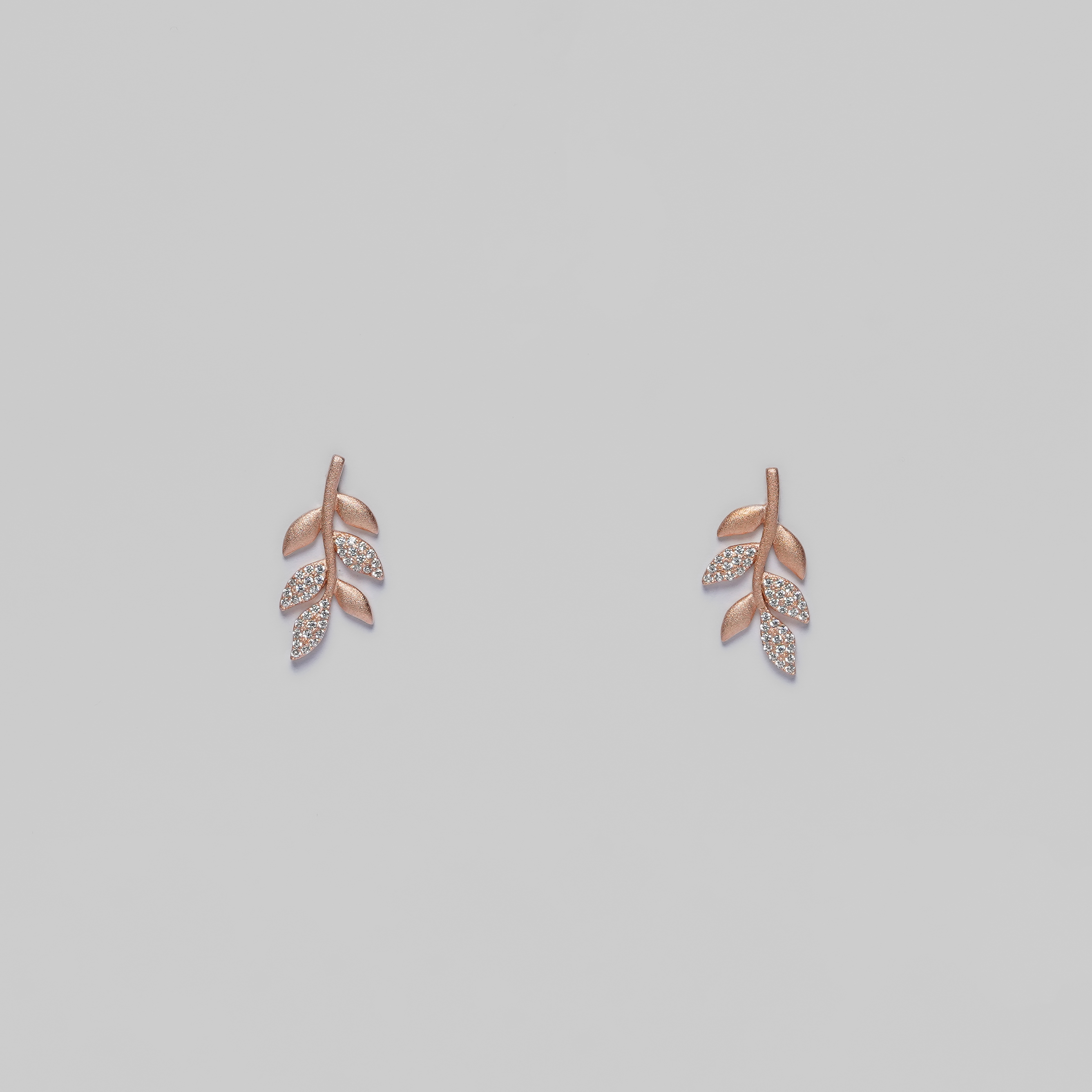 Rositaa Studded Leaf Pendant Set