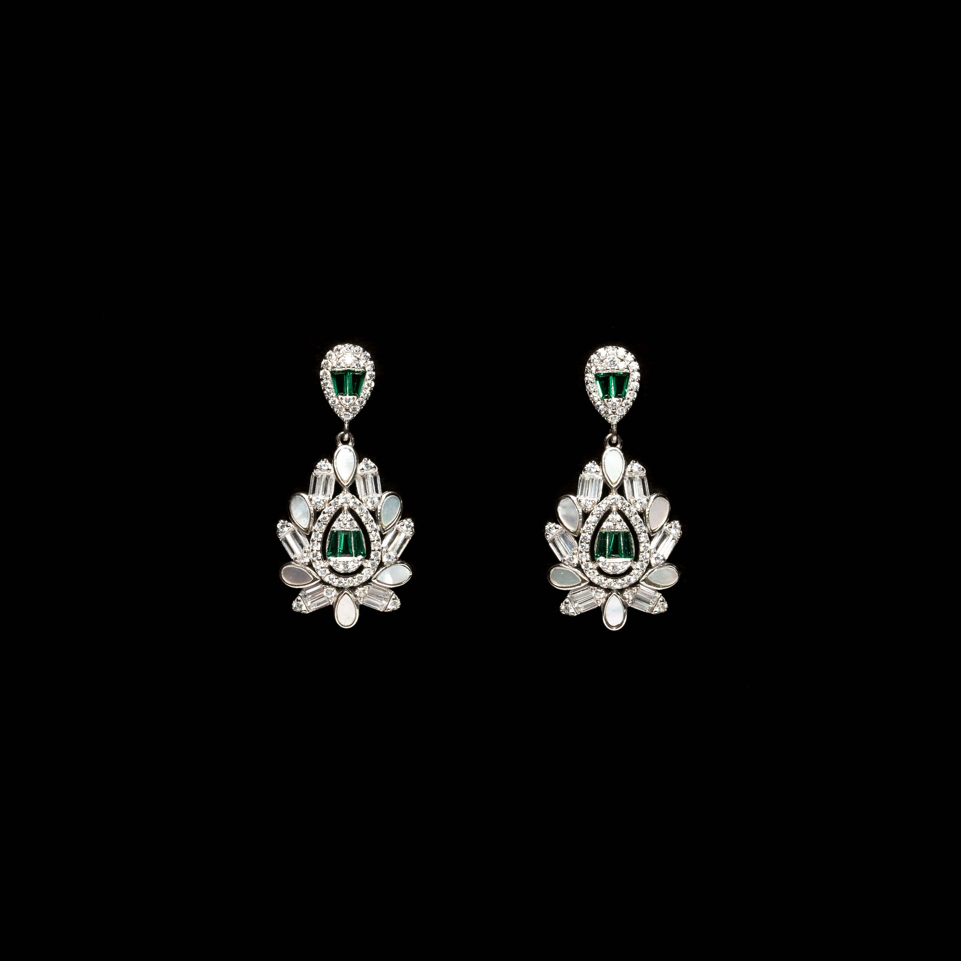 Rositaa Unique Green Stone Pendant Set