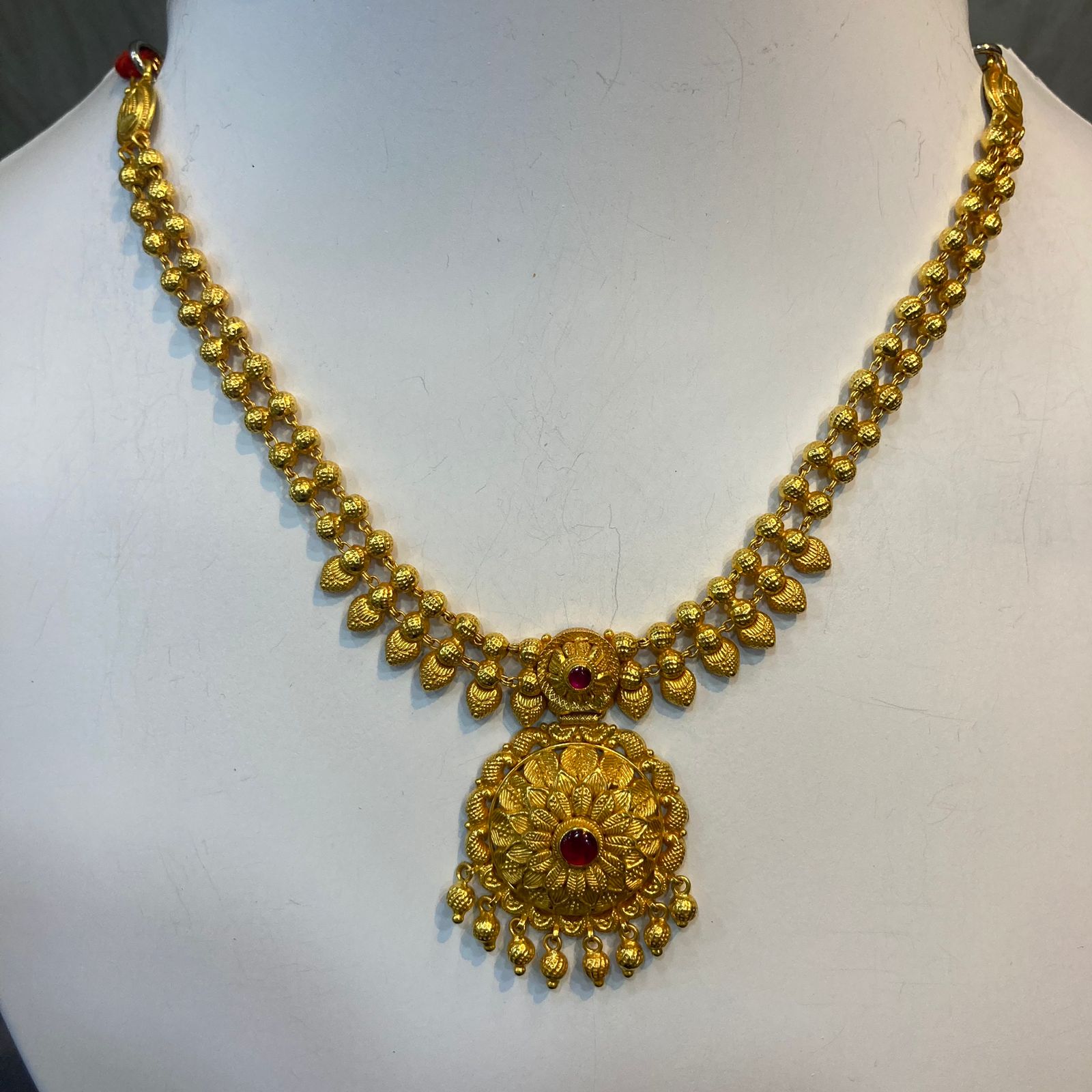 916 Gold Delite Short Necklace