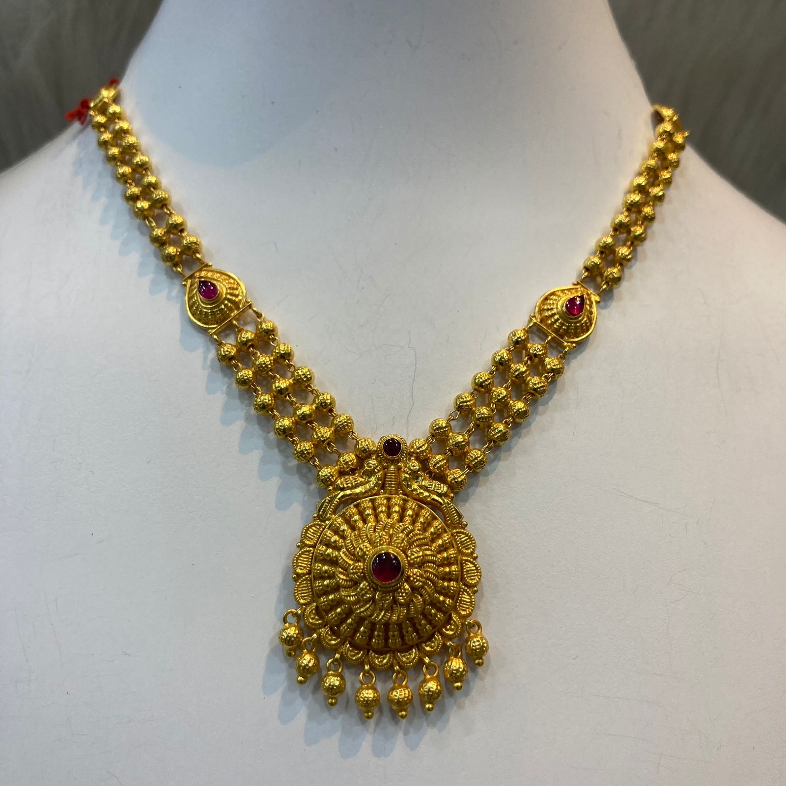 916 Gold Dazzling Short Necklace