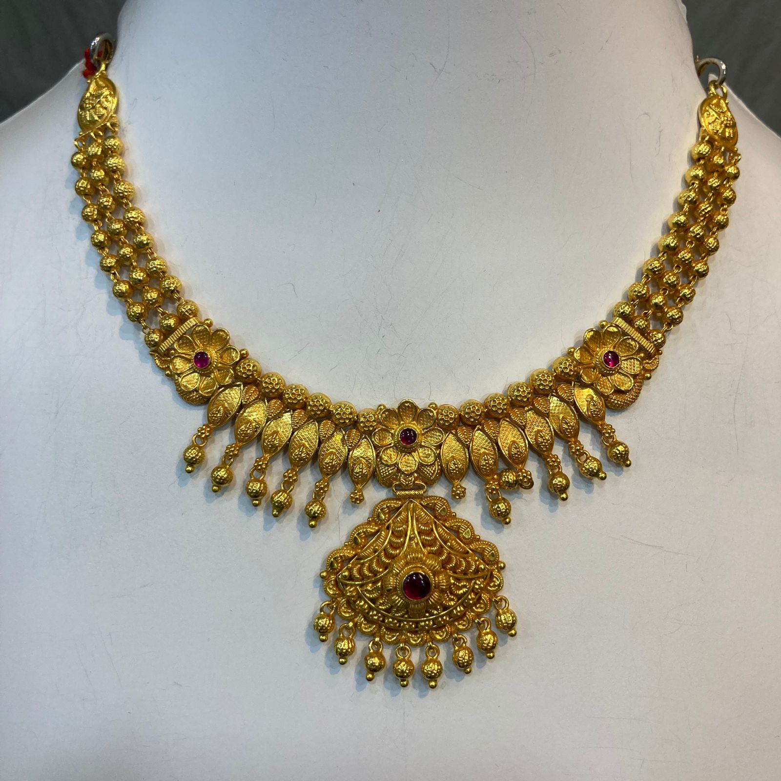 916 Gold Modern Short Necklace