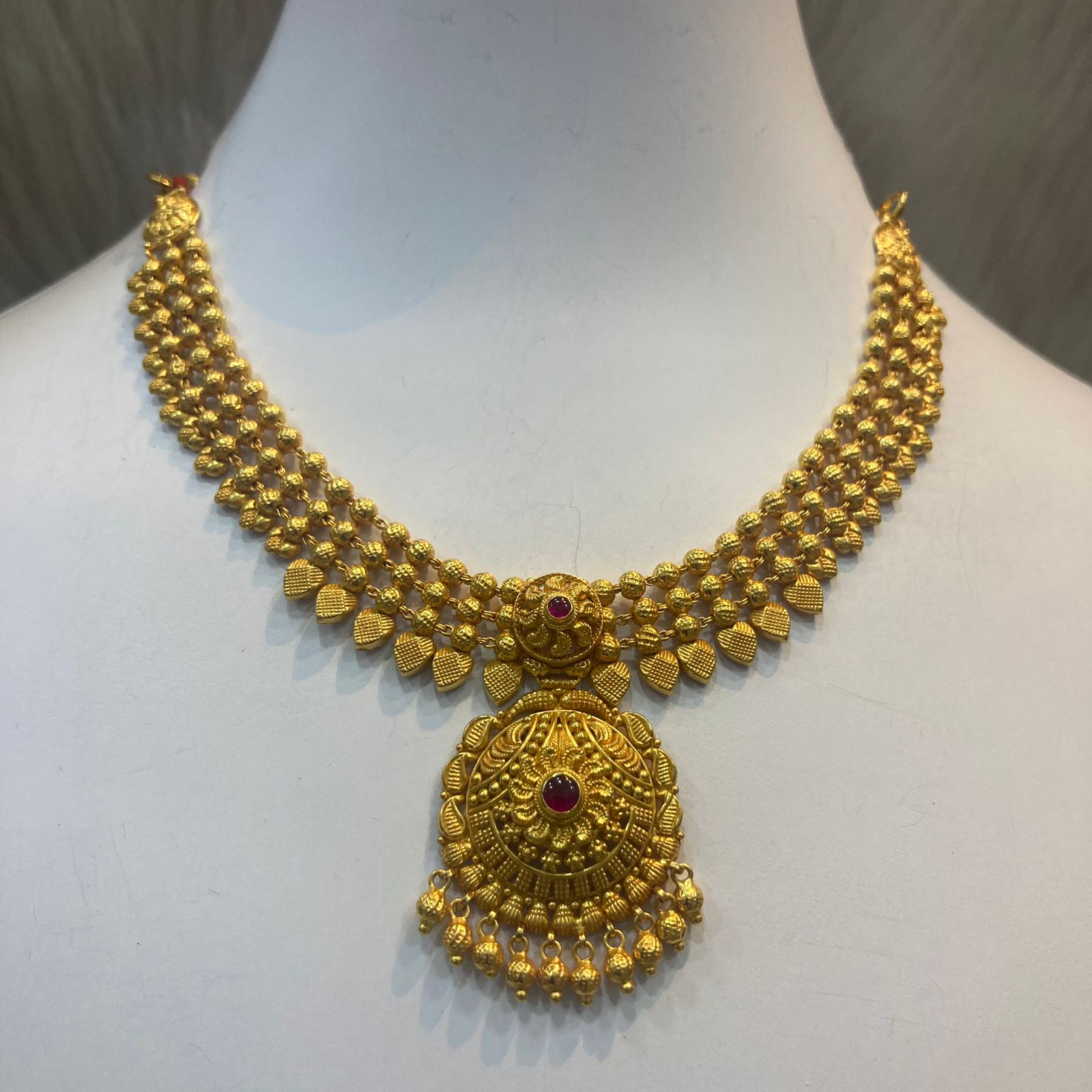 916 Gold Temple Short Necklace