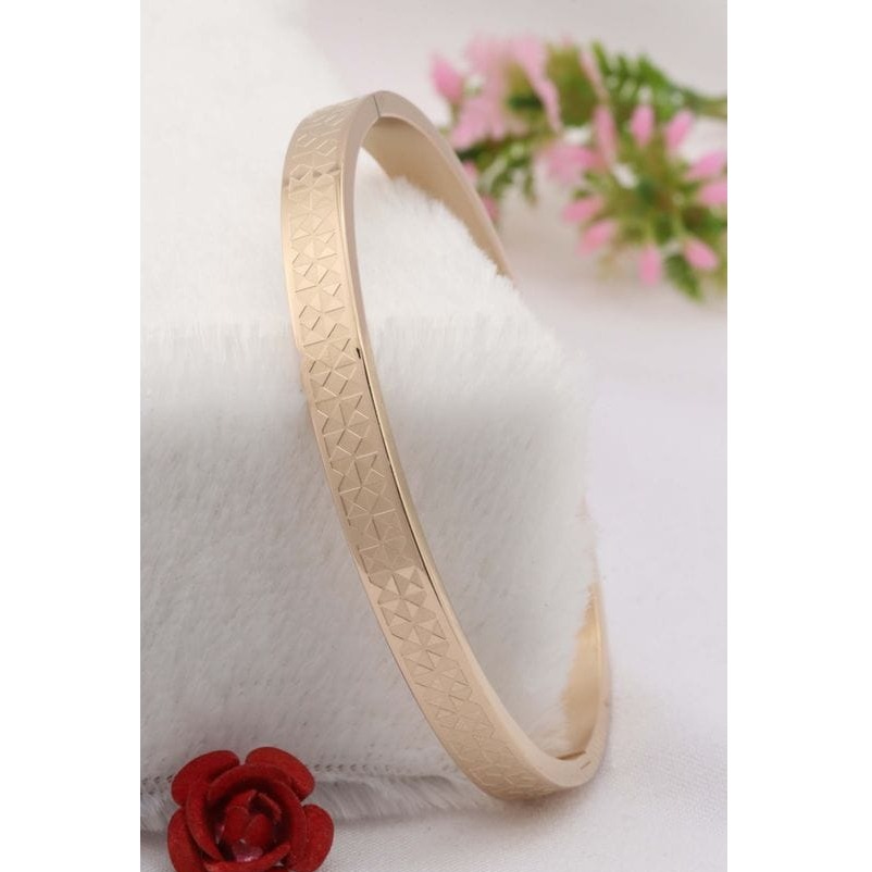 Gold forming designer bracelet vcbrc03