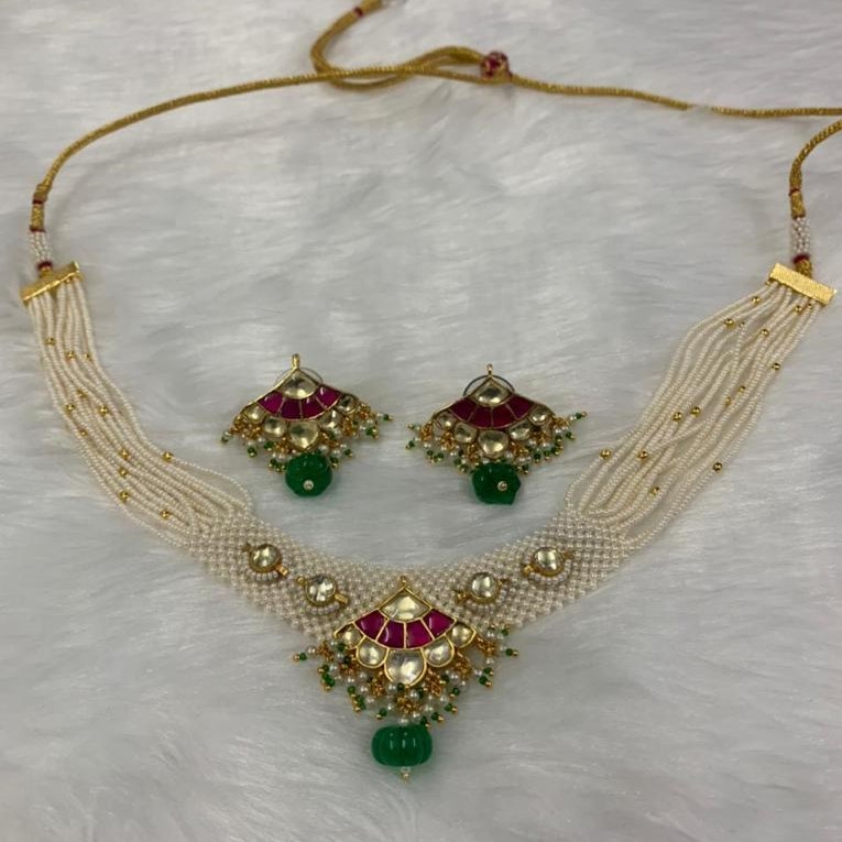 White pearls necklace set