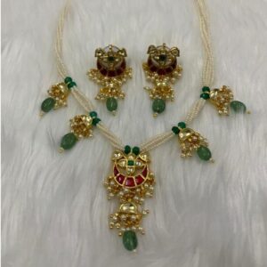 Pearls necklace set