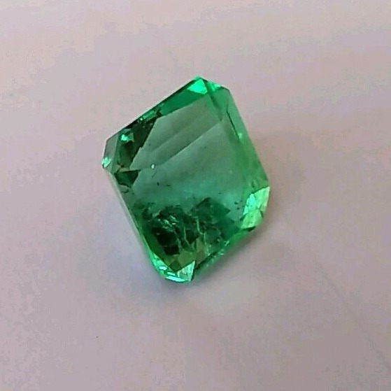 6.52ct emerald-cut green emerald-panna - Image 2
