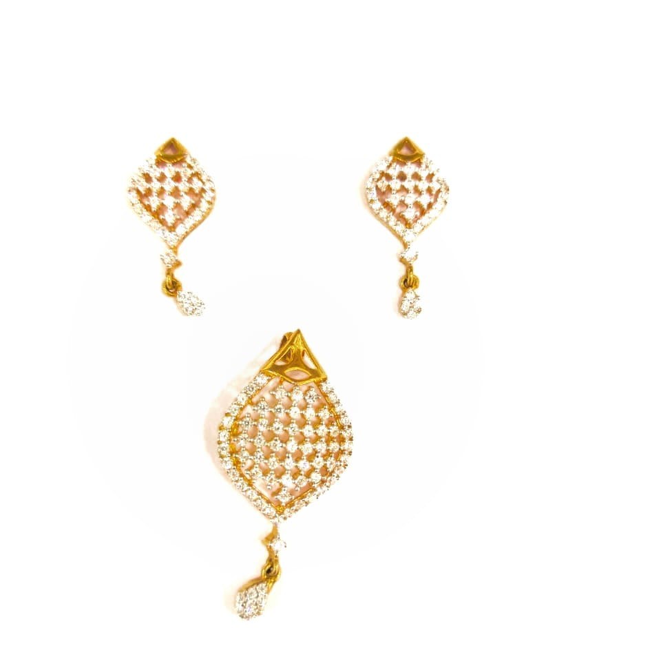 916HM GOLD FANCY LADIES PENDANTS SET
