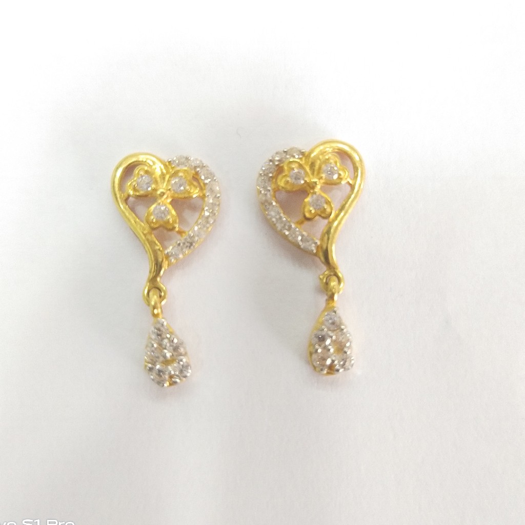 916 CERTIFIED DIAMOND EARRINGS