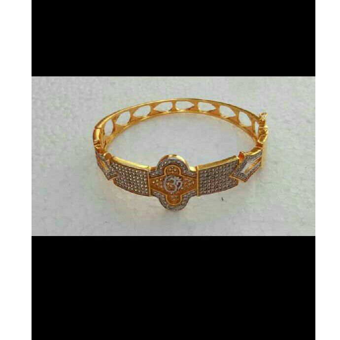 916 Gold Diamond Studded Gents Bracelet
