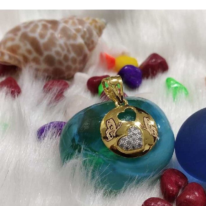 916 Gold Round  Heart Shape Ladies Pendant