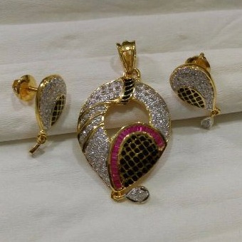 22KR GOLD DESIGNING PENDANT SET FOR WOMEN