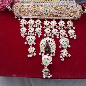 Gold Ladies Attractive Diamond Necklace