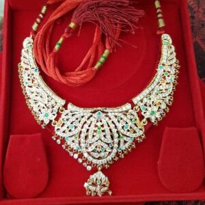 Gold Ladies Attractive Diamond Necklace