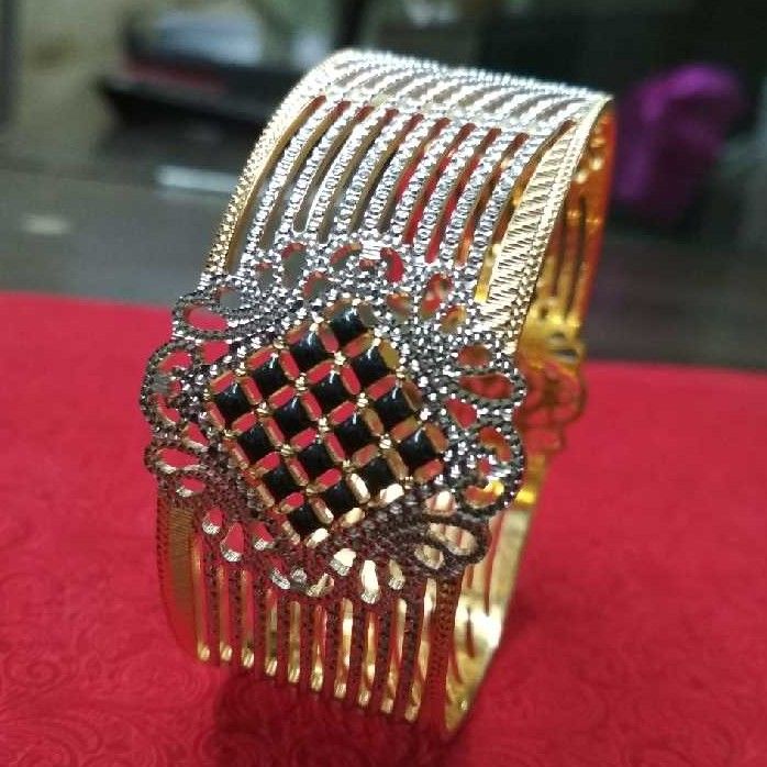 916 Stylish Gold Ladies Kada