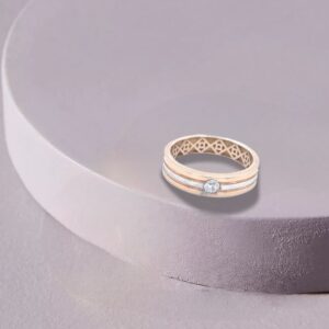 Glittering 18 karat gold