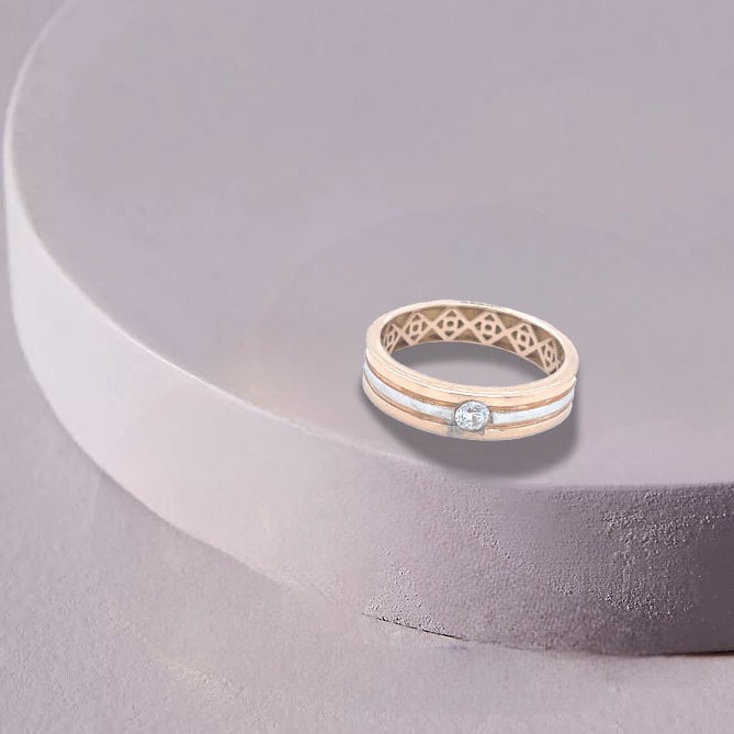 Glittering 18 karat gold