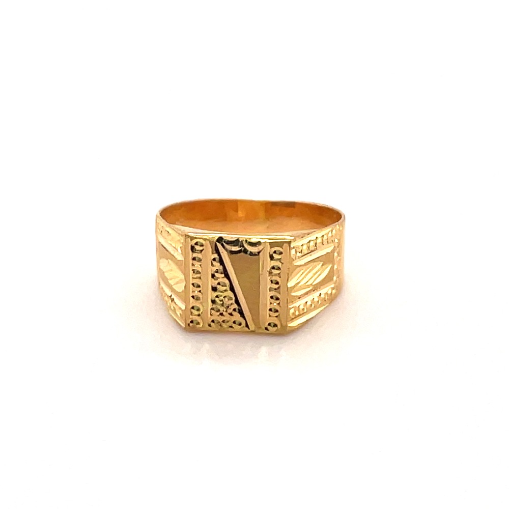 Mesmerizing gold ring