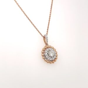 Glamorous diamond pendant