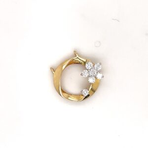 Dazzling floral pendant