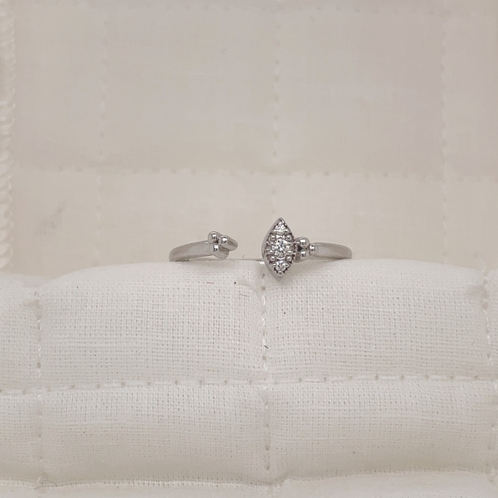 Linear Diamond Band