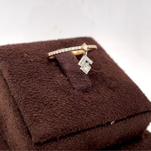 Intertwined Glim Diamond Ring