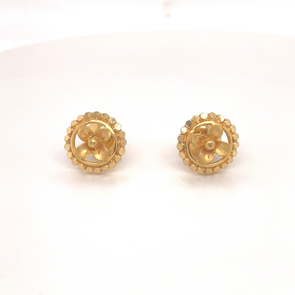 Flower stud earring