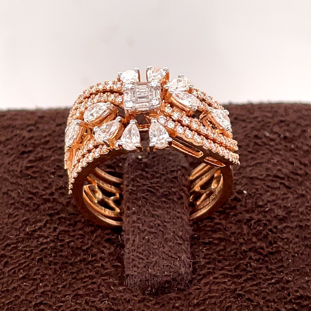 Majestic diamond ring
